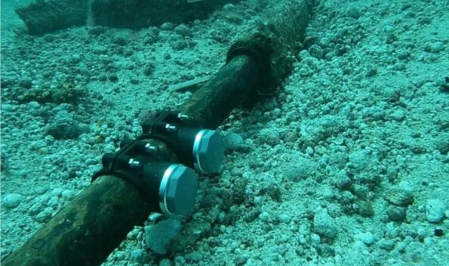 Imagen submarina de la tubería de abastecimiento de agua entre Lanzarote y La Graciosa, durante los trabajos de localización y reparación de la avería / Foto: Consorcio del Agua de Lanzarote